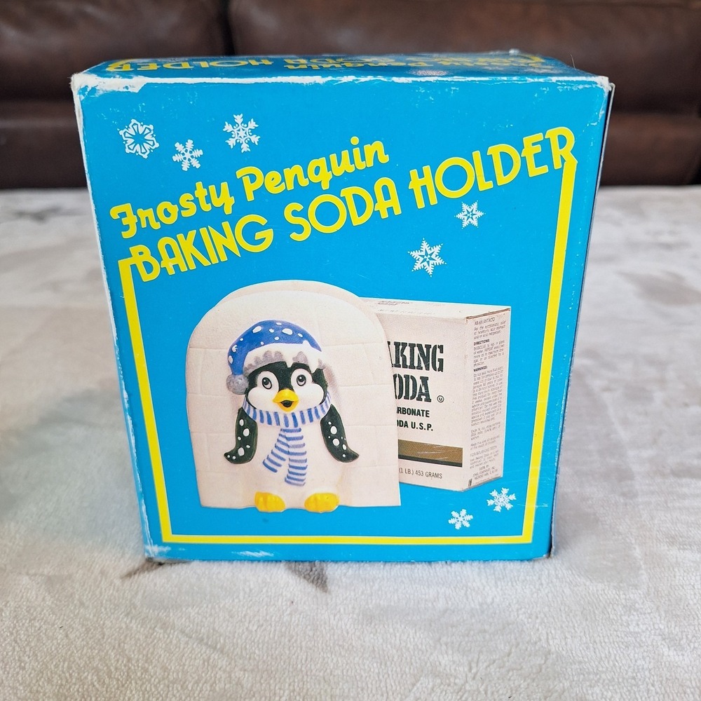 Vintage Frosty 3D PENGUIN Baking Soda Holder Giftco U.K. Plastic Hong Kong